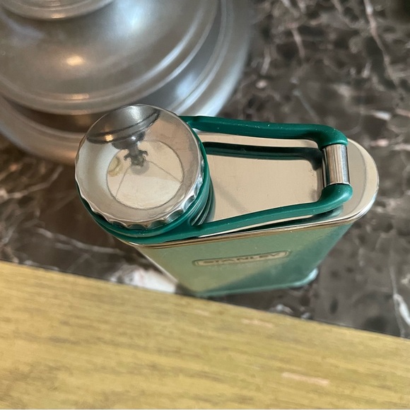 🎄Stanley Green Flask Great Stocking Stuffer - Picture 2 of 9